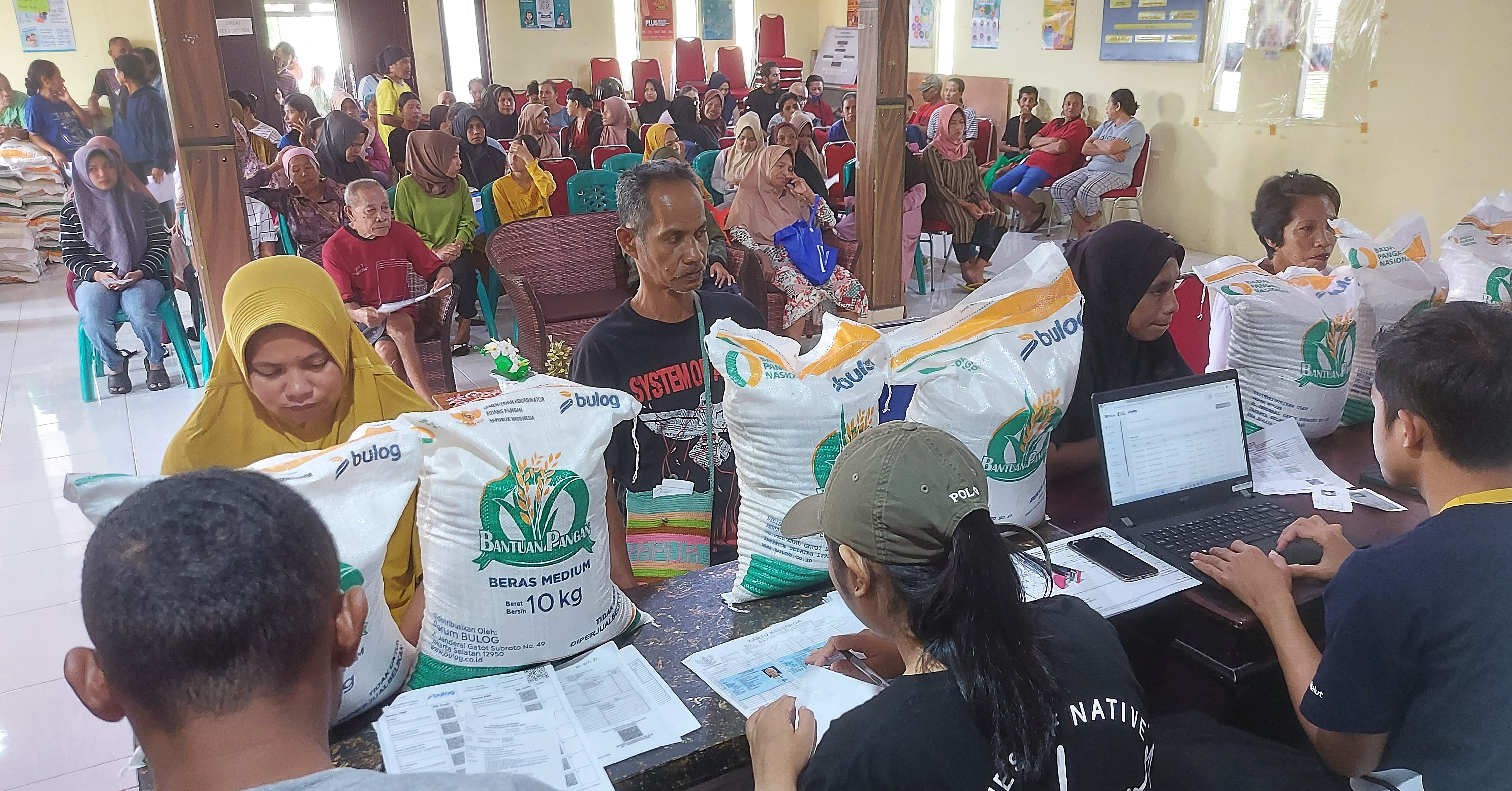152 Keluarga di Hunuth Terima Bantuan Beras, Meringankan Beban di Tengah Kenaikan Harga